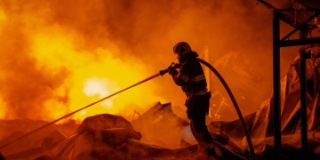 Νέοι ρωσικοί βομβαρδισμοί στο Κίεβο με τουλάχιστον 3 νεκρούς