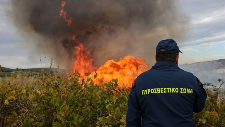 Οριοθετήθηκε η φωτιά στον Στράτο Αγρινίου