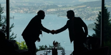 Πακιστανός υπουργός Άμυνας στο Bloomberg: ΗΠΑ και Ιράν είναι κοντά σε κάποιου είδους διευθέτηση