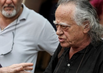 Ποιος ήταν ο Νίκος Καλογερόπουλος: Οι ξεχωριστές ερμηνείες στο «Μάθε παιδί μου γράμματα» και «Λούφα και Παραλλαγή»