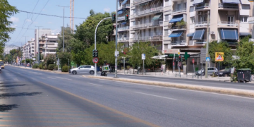Πόλη - «φάντασμα» η Αθήνα τον Δεκαπενταύγουστο – Εντυπωσιακές εικόνες από έρημους δρόμους και πλατείες (Βίντεο)