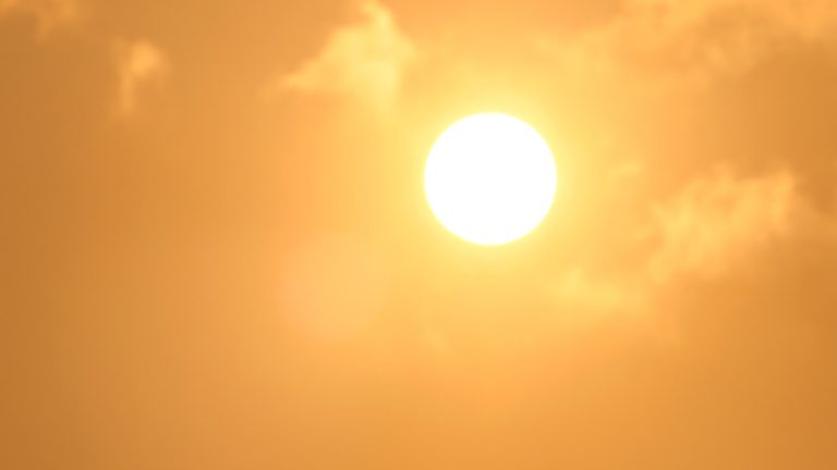 Πόσο ήλιο χρειαζόμαστε; Πότε κάνει καλό και πότε γίνεται επικίνδυνος