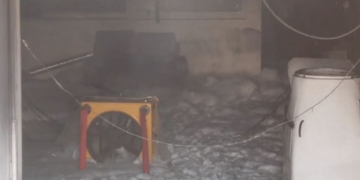 Πυρκαγιά σε υπόγειο γκαράζ στο Ελληνικό: Εκκενώθηκε η πολυκατοικία - Προκλήθηκαν φθορές (Βίντεο)