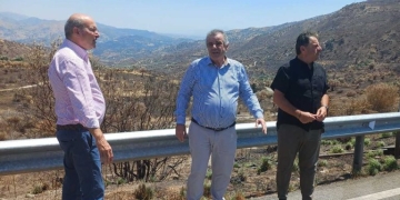Πυρκαγιές στο νότιο Ρέθυμνο: Αυτοψία Χατζηδάκη στις πληγείσες περιοχές – «Πράσινο φως» για νέες χρηματοδοτήσεις