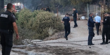 Σαλαμίνα: Δύο φωτιές, δύο διαφορετικά σενάρια- Τι εξετάζουν οι Αρχές