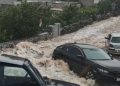 Σφοδρό μπουρίνι «σάρωσε» τη Μάνη: Δρόμοι μετατράπηκαν σε ποτάμια- Πλημμύρισαν σπίτια, παρασύρθηκαν ΙΧ- Δείτε βίντεο