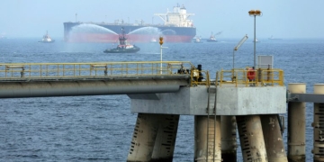Στενό του Ορμούζ: Κατακόρυφη πτώση στην κίνηση μετά τις απανωτές επιθέσεις - Καμία διέλευση την Κυριακή, πέντε το Σάββατο