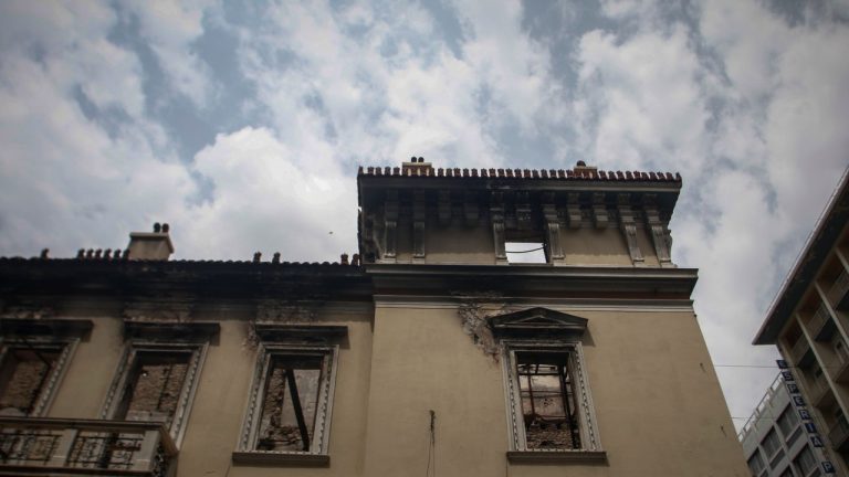 Στην Εισαγγελία σήμερα η 46χρονη που κατηγορείται για εμπλοκή στη φονική επίθεση στη Marfin