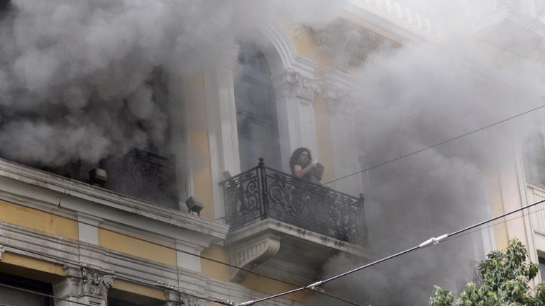 Στην Ελλάδα εκδίδεται σήμερα η 46χρονη κατηγορούμενη για συμμετοχή στη φονική επίθεση στη Marfin
