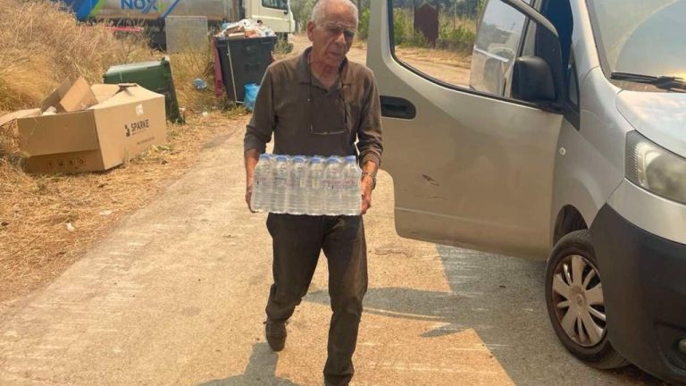 Στις πυρόπληκτες περιοχές της Δυτικής Αττικής κλιμάκιο του ΣΥΡΙΖΑ-ΠΣ
