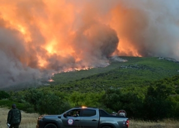 Στον απεγκλωβισμό 12 ανθρώπων από το Πόρτο Γερμενό προχώρησαν Λιμενικό και Πυροσβεστική