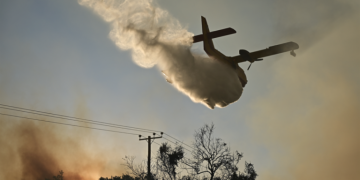 Συναγερμός για φωτιές Κυριακή και Δευτέρα: Επικίνδυνο κοκτέιλ ζέστης και ανέμων - Αναλυτικά ποιες περιοχές κινδυνεύουν