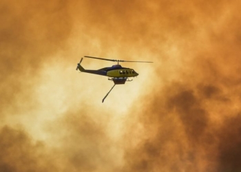 Συνελήφθη αδελφός αντιδημάρχου επειδή προσέκρουσε με το όχημά του στα συντρίμμια του ελικοπτέρου στην Ψάθα