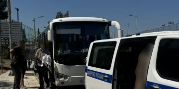 Ταυτοποιήθηκε 48χρονη οδηγός λεωφορείου που έκανε παράνομη αναστροφή στην Αθηνών – Σουνίου - Βίντεο