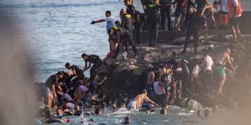 Θέουτα: Οι 24 ώρες χάους, η δικαστική απόφαση που άνοιξε την «κερκόπορτα» και το ρήγμα στη Σένγκεν