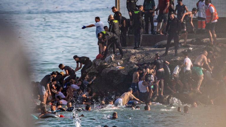 Θέουτα: Οι 24 ώρες χάους, η δικαστική απόφαση που άνοιξε την «κερκόπορτα» και το ρήγμα στη Σένγκεν
