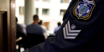 Θεσσαλονίκη: Τραυμάτισαν και λήστεψαν αστυνομικό εκτός υπηρεσίας