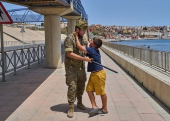 Το ανθρώπινο δράμα στη Θέουτα: 12χρονος εκλιπαρούσε να μην τον στείλουν πίσω στο Μαρόκο - Δείτε βίντεο