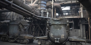 Το εργοστάσιο Zaporizhstal της Ουκρανίας διακόπτει τη λειτουργία του μετά από ρωσική επίθεση