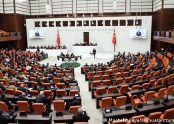 Τουρκία: Ψηφίστηκε ο νόμος για τη λύση του Κουρδικού