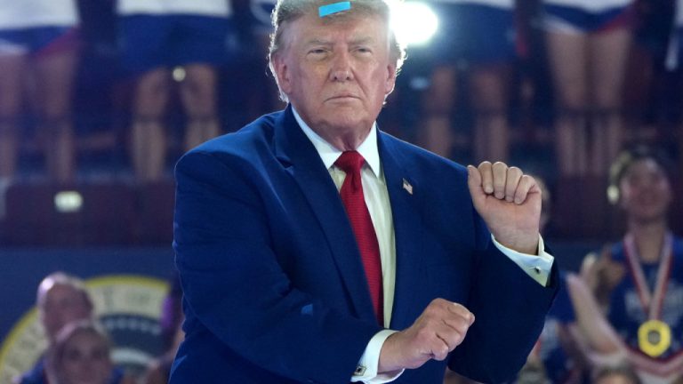 Τραμπ: Έχουμε τον απόλυτο έλεγχο στο Ορμούζ - Οι Φρουροί της Επανάστασης έχουν αποδεκατιστεί