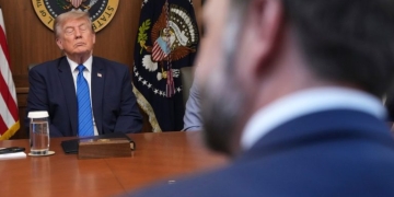 Βανς και Τραμπ αλλάζουν διαρκώς τον πήχη για το Ιράν - Ή μήπως τον κατεβάζουν;