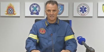 Βαθρακογιάννης: «Μάχη» με διάσπαρτες εστίες στη μεγάλη φωτιά της Αττικοβοιωτίας