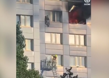 Βερολίνο: Πήδηξε από τον 11ο όροφο σε καλάθι της πυροσβεστικής – Η συγκλονιστική διάσωση σε βίντεο