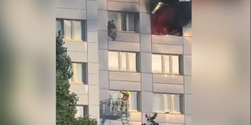 Βερολίνο: Πήδηξε από τον 11ο όροφο σε καλάθι της πυροσβεστικής – Η συγκλονιστική διάσωση σε βίντεο