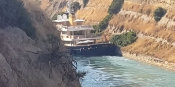 Βίντεο από τη στιγμή που Superyacht αξίας 50 εκατ. δολαρίων προσκρούει στα τοιχώματα του Ισθμού της Κορίνθου